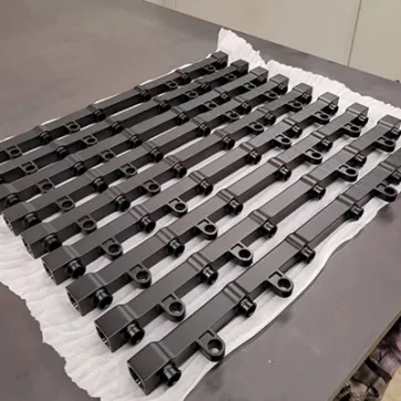 Pièces anodisées noires CNC