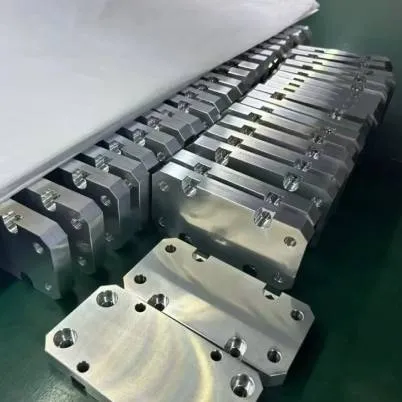 Pièces en aluminium CNC en petits lots