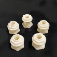 Pièces de moulage par injection