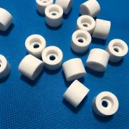 Pièces de moulage par injection