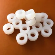 Pièces de moulage par injection