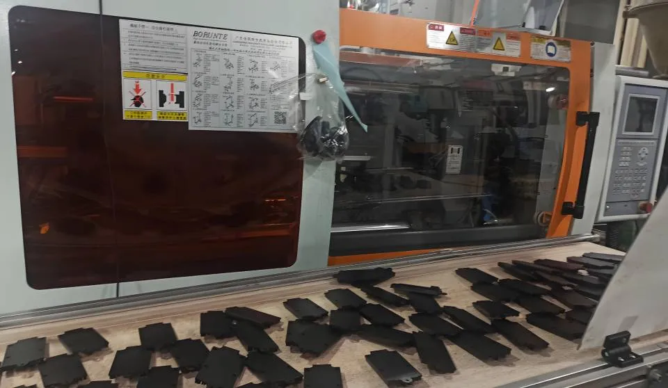 Thermoformage ou moulage par injection : choisir la bonne solution pour les projets plastiques personnalisés